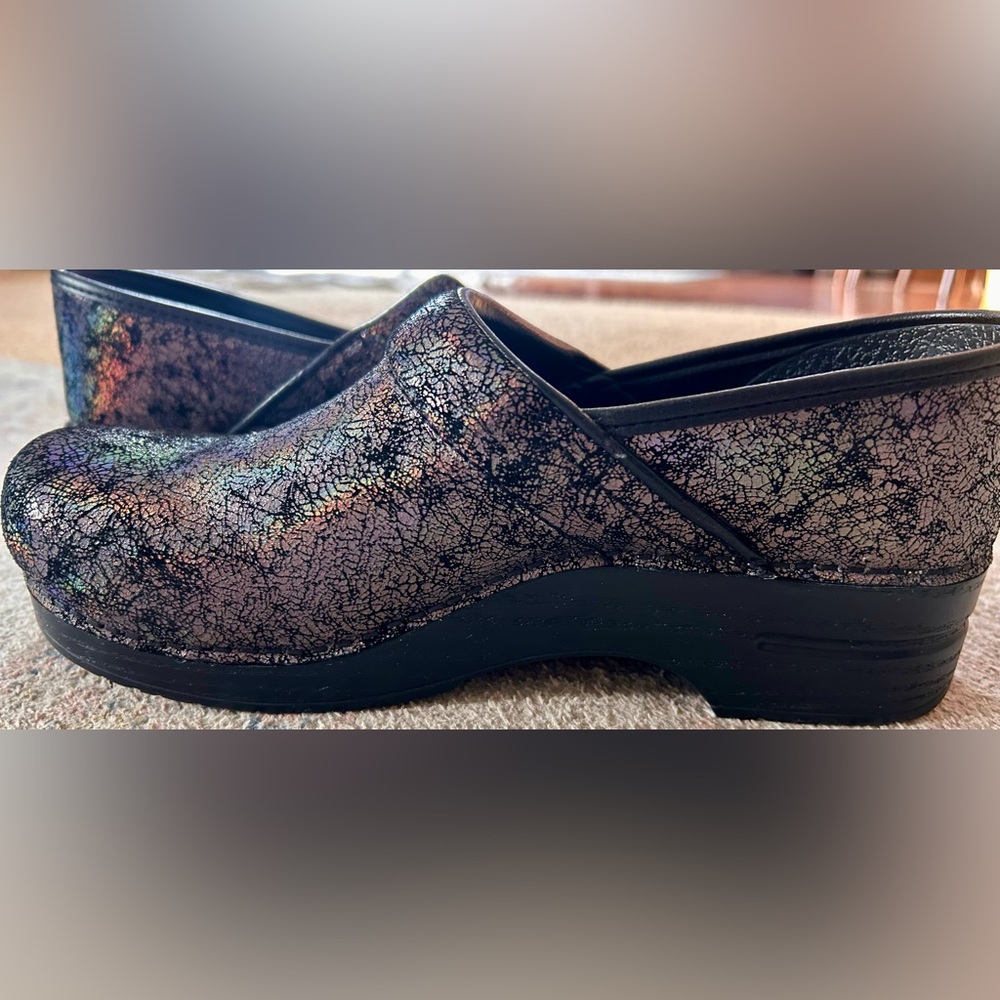 Amazing Dansko 42, Appears Brand New! Gorgeous Color!